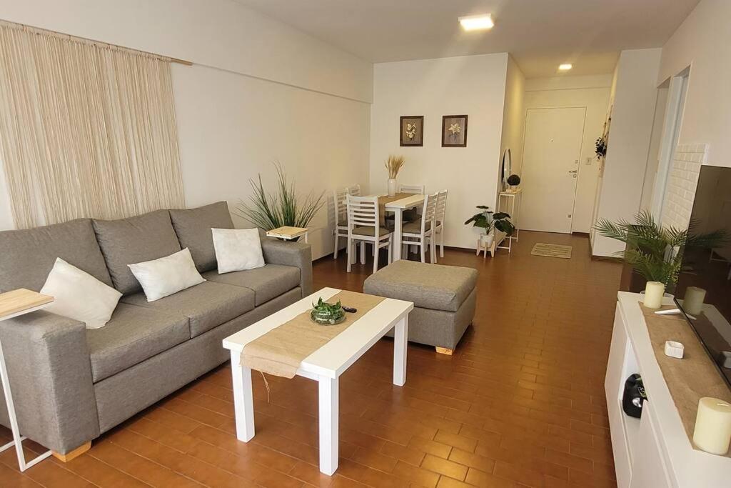 Apartamento Hermoso Depto La Perla Balcon Cochera 5 Personas 8 Cuadras Del Mar Mar del Plata